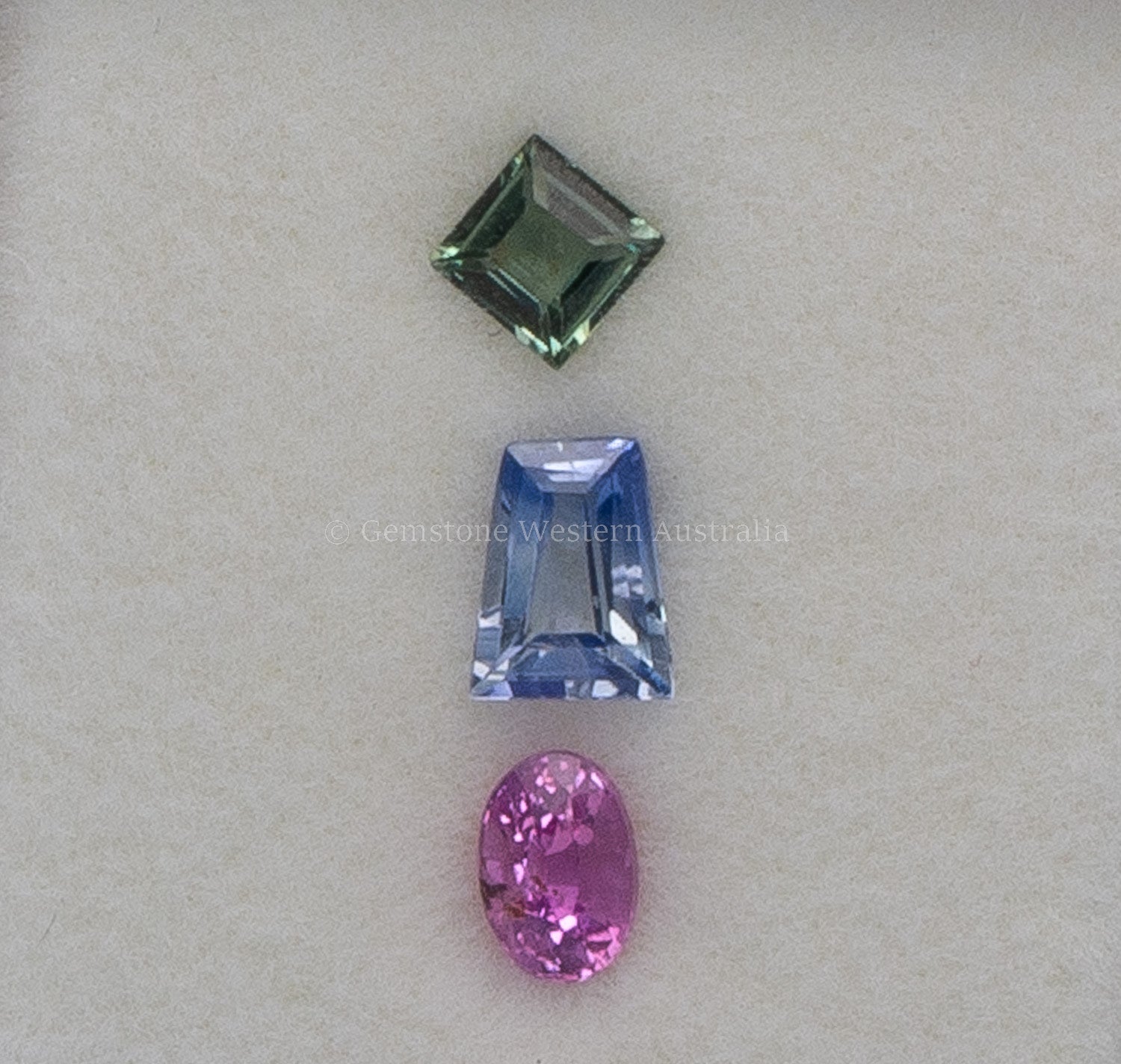 0.81 ct NATURAL SAPPHIRES - THREE-PIECE SET