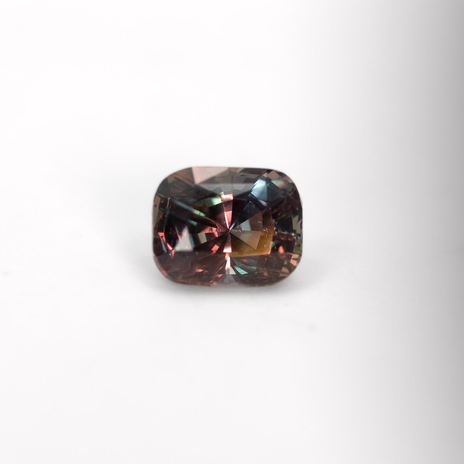 1.08ct natural alexandrite under mixed light