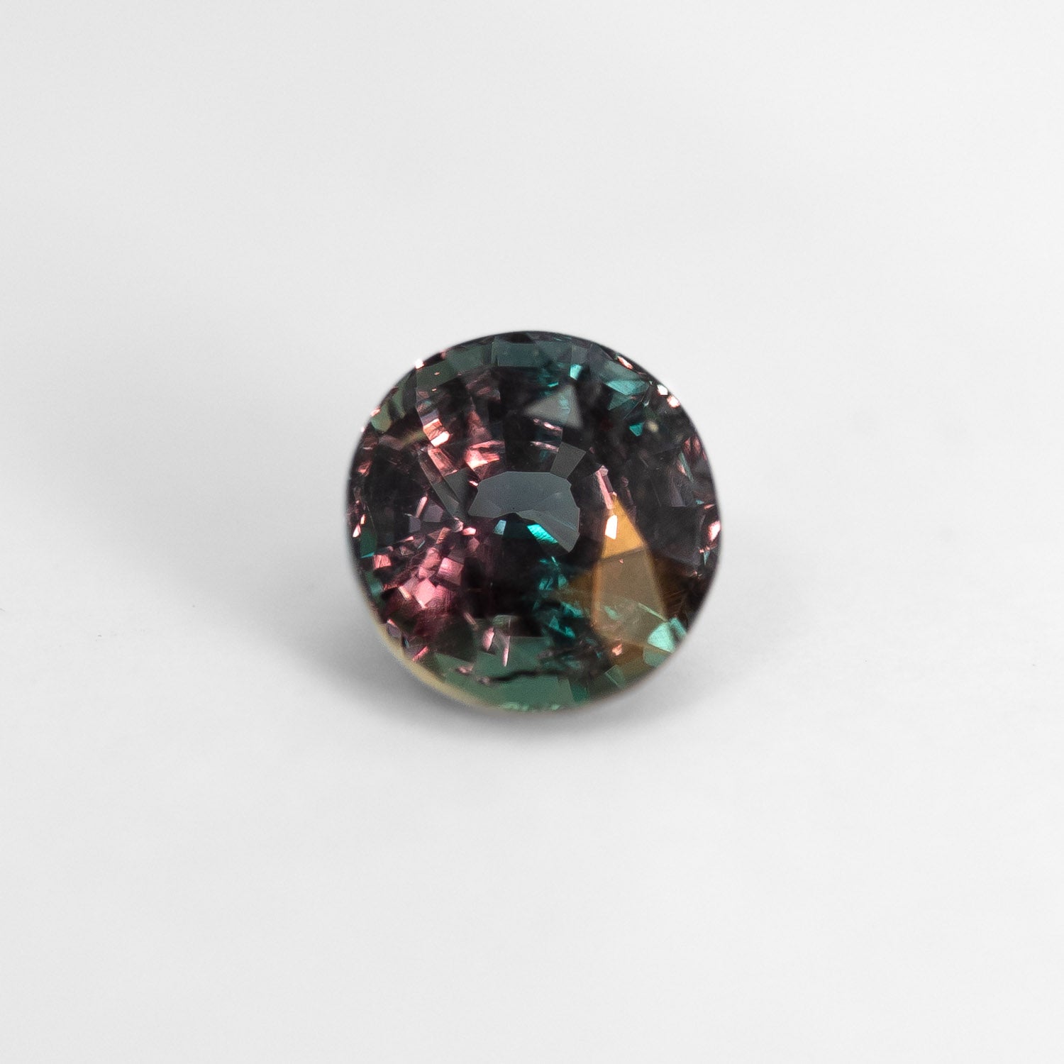 1.76ct natural alexandrite under mixed 
light
