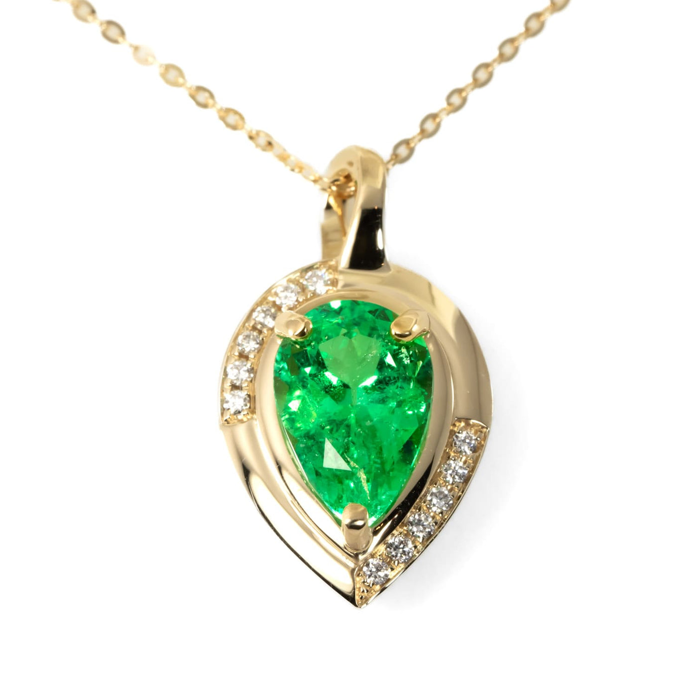 Yellow gold Emerald diamond necklace