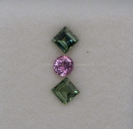0.62 ct NATURAL SAPPHIRES - THREE-PIECE SET